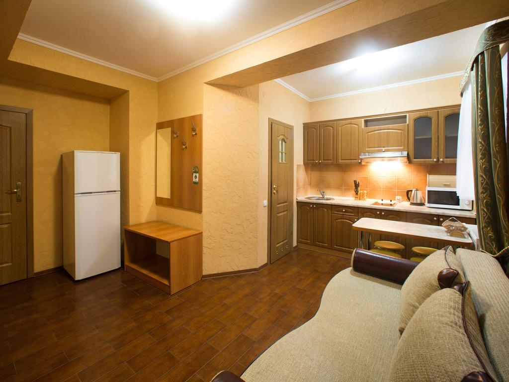 Gala Hotel Kamianets-Podilsky Chambre photo