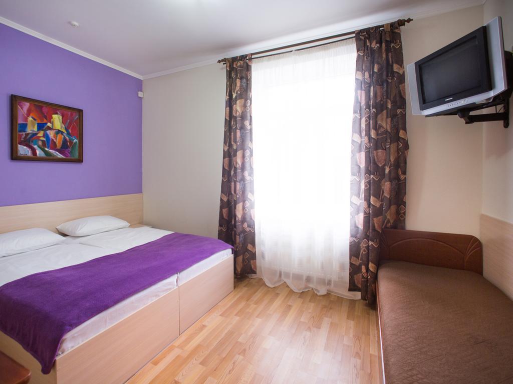 Gala Hotel Kamianets-Podilsky Chambre photo