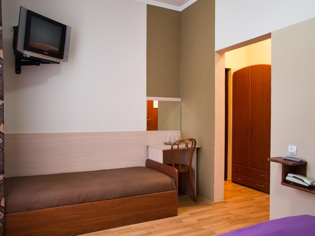Gala Hotel Kamianets-Podilsky Chambre photo