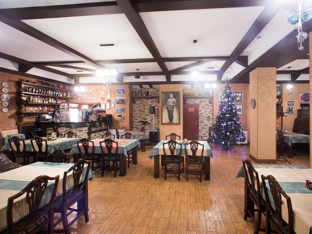 Gala Hotel Kamianets-Podilsky Extérieur photo